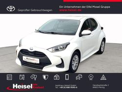 Schneeweiß Gebraucht 2022 Toyota Yaris Hybrid Basis Limousine | 15.490 € (Fairer Preis)