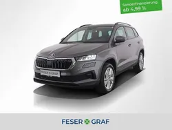 Graphitegrau metallic Gebraucht 2025 Skoda Karoq Selection SUV | 32.980 € (Guter Preis)