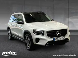 Digitalweiß Gebraucht 2024 Mercedes GLB220 Night SUV | 46.640 € (Fairer Preis)