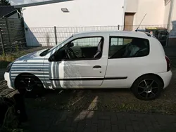 Weiß Gebraucht 2009 Renault Clio II Campus Limousine | 2.400 € (Fairer Preis)