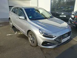 Shimmering silver Gebraucht 2022 Hyundai i30 Limousine | 19.499 € (Superpreis)