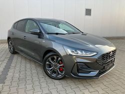 Grau Gebraucht 2023 Ford Focus ST-Line Limousine | 19.700 € (Superpreis)