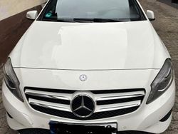Weiß Gebraucht 2015 Mercedes A180 Style Limousine | 12.499 € (Guter Preis)