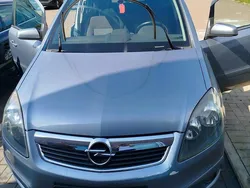 Grau Gebraucht 2007 Opel Zafira Van / Kleinbus | 1.000 €