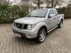 Silber Gebraucht 2007 Nissan Navara Abholung | 12.900 € (Teuer)