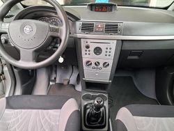 Silber Gebraucht 2003 Opel Meriva Van / Kleinbus | 2.500 € (Etwas zu teuer)
