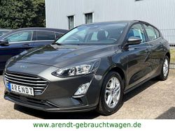 Grau Gebraucht 2021 Ford Focus Cool & Connect Limousine | 18.490 € (Fairer Preis)