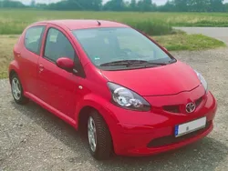 Rot Gebraucht 2007 Toyota Aygo Team Kleinwagen | 3.000 € (Etwas zu teuer)
