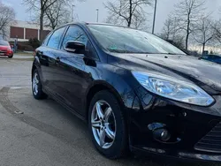 Schwarz Gebraucht 2012 Ford Focus Limousine | 6.150 € (Fairer Preis)
