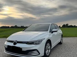Weiß Gebraucht 2022 VW Golf VIII Life Limousine | 21.600 € (Fairer Preis)