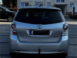 Grau Gebraucht 2010 Toyota Verso Van / Kleinbus | 5.300 €