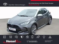 Marlingrau metallic, dach weiss Gebraucht 2020 Toyota Yaris Hybrid Elegant Limousine | 18.880 € (Etwas zu teuer)