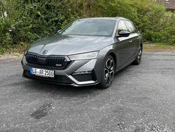 Grau Gebraucht 2022 Skoda Octavia RS Kombi | 35.300 € (Teuer)