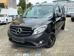 Dravitschwarz metallic Gebraucht 2018 Mercedes Citan 111 Van / Kleinbus | 12.999 € (Teuer)