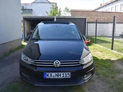 Schwarz Gebraucht 2016 VW Touran Highline Van / Kleinbus | 15.999 € (Fairer Preis)