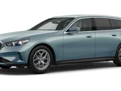 Grün Gebraucht 2024 BMW 520 Comfort Edition Kombi | 51.782 € (Guter Preis)