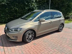 Gold Gebraucht 2017 VW Golf Sportsvan Highline Van / Kleinbus | 10.800 € (Guter Preis)