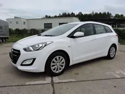 Polar white / sol Gebraucht 2015 Hyundai i30 Classic Kombi | 7.600 € (Guter Preis)