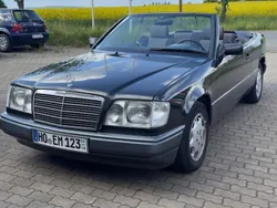 Schwarz Gebraucht 1992 Mercedes E200 Cabrio | 18.299 €