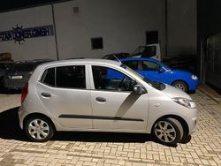 Silber Gebraucht 2012 Hyundai i10 Edition Kleinwagen | 5.000 €