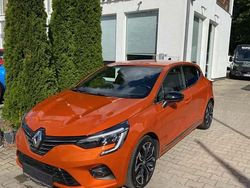 Orange Gebraucht 2023 Renault Clio V Techno Limousine | 23.290 € (Teuer)