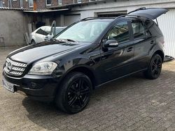 Schwarz Gebraucht 2005 Mercedes ML320 SUV | 5.500 € (Etwas zu teuer)