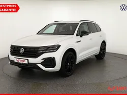 Oryxwhite perlmutteffect (metallic) Gebraucht 2022 VW Touareg R-line SUV | 52.950 € (Teuer)