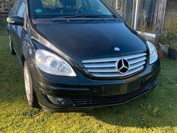 Schwarz Gebraucht 2006 Mercedes 200 Limousine | 1.550 €
