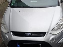 Silber Gebraucht 2011 Ford S-MAX S Van / Kleinbus | 7.700 €