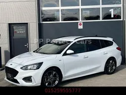 Weiß Gebraucht 2020 Ford Focus ST-Line Limousine | 14.600 € (Fairer Preis)