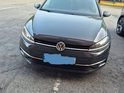 Grau Gebraucht 2017 VW Golf VII Comfortline Kombi | 9.700 € (Etwas zu teuer)