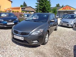 Beige Gebraucht 2012 Kia Ceed Edition 7 Limousine | 6.600 € (Fairer Preis)