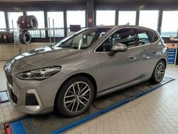 Skyscraper grau metallic Gebraucht 2024 BMW 218 Active Tourer M Sport Van / Kleinbus | 25.896 € (Superpreis)