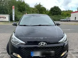 Schwarz Gebraucht 2015 Hyundai i20 Kleinwagen | 5.300 € (Fairer Preis)