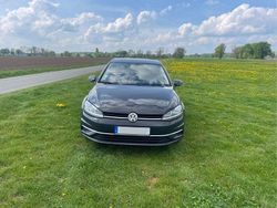 Grau Gebraucht 2019 VW Golf VII Comfortline Limousine | 16.600 € (Fairer Preis)