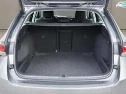 Grau Gebraucht 2024 Skoda Octavia Selection Kombi | 32.400 € (Fairer Preis)