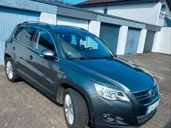 Grau Gebraucht 2011 VW Tiguan Team SUV | 8.400 € (Etwas zu teuer)