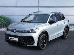 Oyster silver metallic Neu 2025 VW Tiguan R-line SUV | 64.290 €