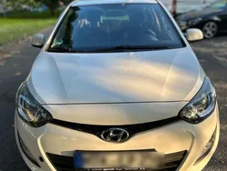 Weiß Gebraucht 2013 Hyundai i20 Kleinwagen | 3.500 € (Etwas zu teuer)