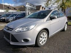 Grau Gebraucht 2013 Ford Focus Trend Limousine | 2.990 € (Superpreis)