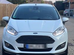 Weiß Gebraucht 2015 Ford Fiesta Titanium Kleinwagen | 8.750 € (Fairer Preis)