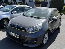 Grau Gebraucht 2016 Kia Rio DREAM-TEAM Edition Limousine | 9.200 € (Fairer Preis)