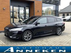 Schwarz Gebraucht 2024 Ford Focus ST-Line X Limousine | 22.950 € (Fairer Preis)