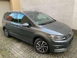 Grau Gebraucht 2018 VW Touran Van / Kleinbus | 18.100 € (Fairer Preis)