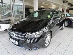 Schwarz Gebraucht 2019 Mercedes B200 Van / Kleinbus | 21.980 € (Guter Preis)