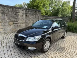 Schwarz Gebraucht 2010 Skoda Octavia Ambiente Kombi | 4.299 € (Fairer Preis)