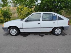Weiß Gebraucht 1988 Opel Kadett S Kleinwagen | 1.450 €