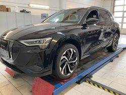 Mythosschwarz metallic Gebraucht 2023 Audi e-tron S-Line SUV | 42.725 € (Fairer Preis)
