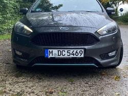 Grau Gebraucht 2016 Ford Focus Titanium Limousine | 10.500 € (Fairer Preis)