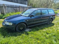 Blau Gebraucht 2000 VW Passat Kombi | 690 € (Guter Preis)